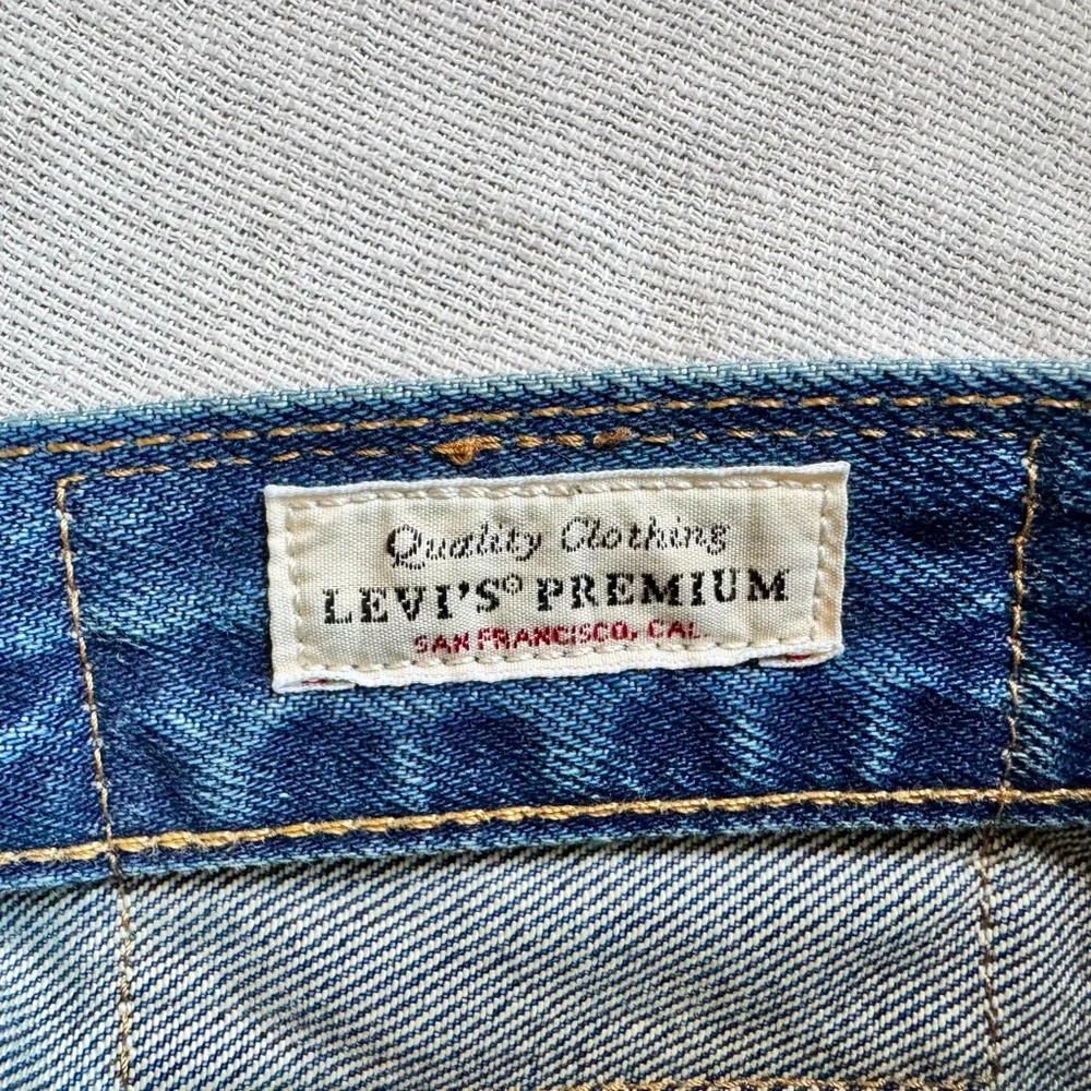 Levi's Premium Selvedge 501 ST Slim Straight Jeans in Medium Blue Wash - Picture 9 of 11